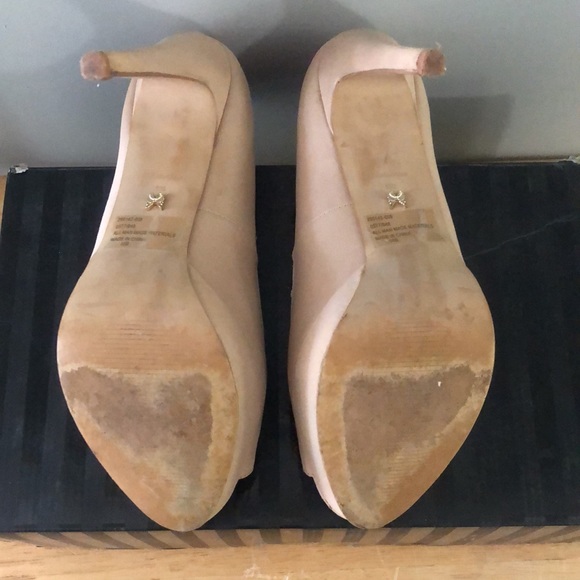 Women’s platform heels. Nude. Victoria’s Secret. - Picture 2 of 7